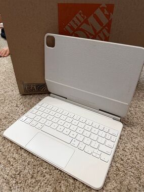 Apple Magic Keyboard Case for 11 inch iPad